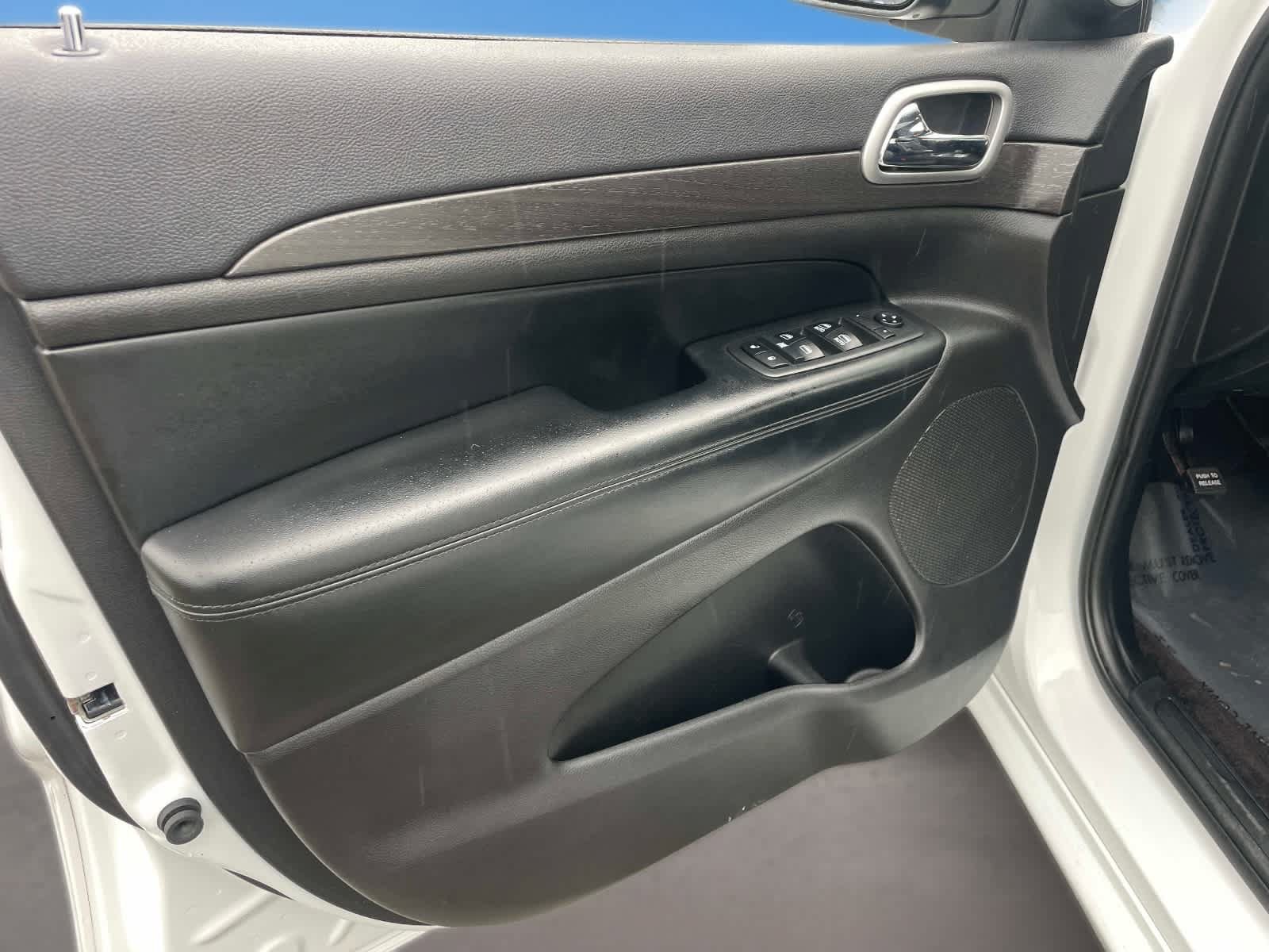 Used 2018 Jeep Grand Cherokee Altitude AWD/4WD image 18
