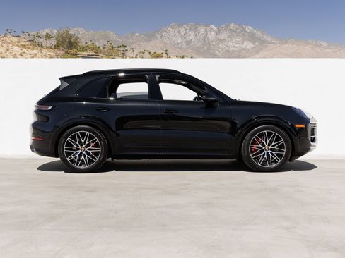 Certified 2026 Porsche Cayenne GTS AWD/4WD image 8
