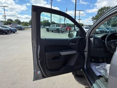 Used 2022 Chevrolet Colorado LT w/ LT Convenience Package AWD/4WD image 12