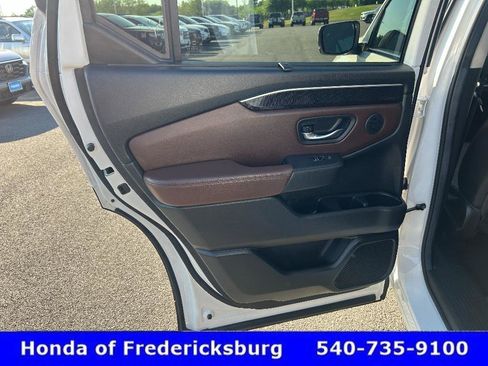 Certified 2025 Honda Pilot Elite image 10