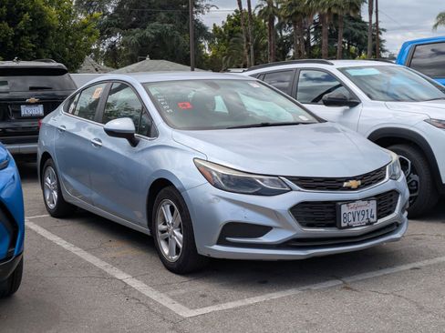 Used 2018 Chevrolet Cruze LT w/ LT Fleet Convenience Package FWD image 2