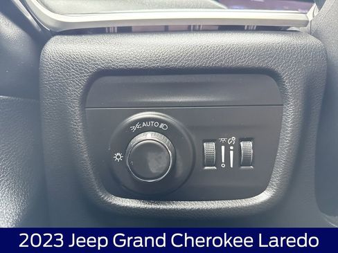 Used 2023 Jeep Grand Cherokee Laredo AWD/4WD image 24