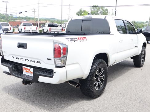 Used 2021 Toyota Tacoma TRD Sport w/ TRD Premium Sport Package AWD/4WD image 7