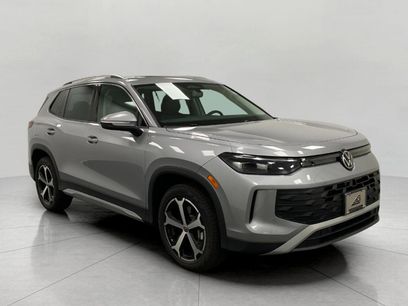 New 2025 Volkswagen Tiguan SE