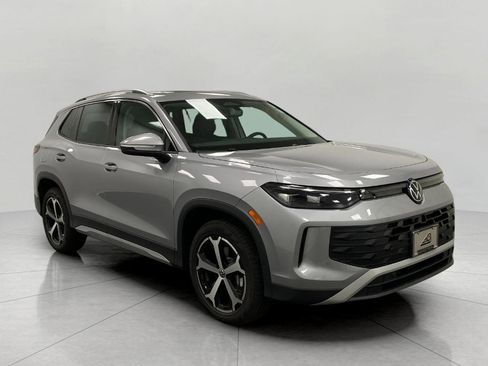 New 2025 Volkswagen Tiguan SE image 1