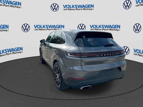 Used 2025 Porsche Cayenne AWD/4WD image 12