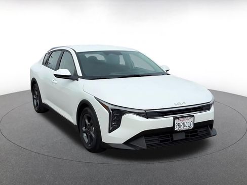 Used 2025 Kia K4 LXS image 3