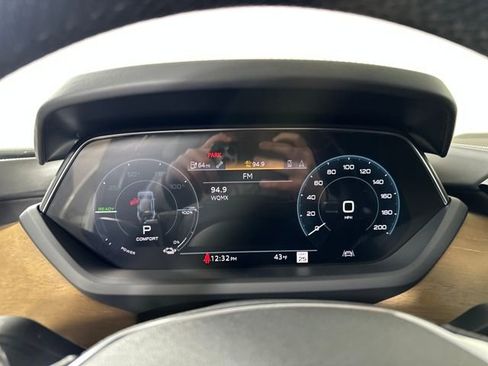 Used 2022 Audi e-tron GT Premium Plus image 17