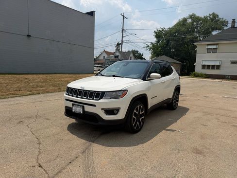 Used 2018 Jeep Compass Limited w/ Navigation Group AWD/4WD image 3