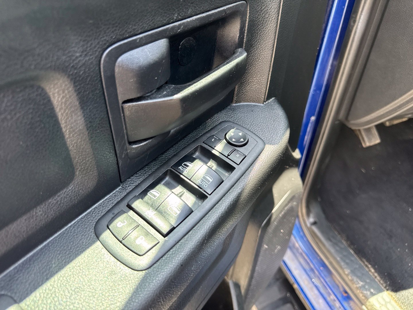 Used 2018 RAM 1500 Express AWD/4WD image 19