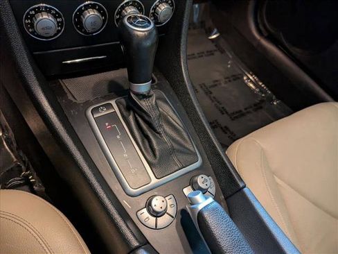 Used 2011 Mercedes-Benz SLK 300 image 13