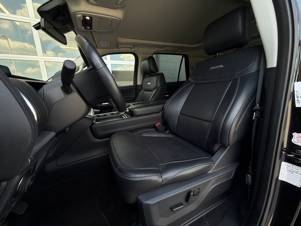 Used 2025 Ford Expedition Max Platinum AWD/4WD image 5