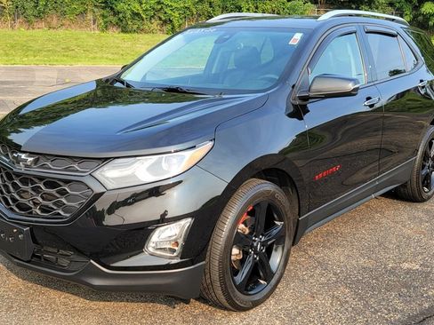 Used 2020 Chevrolet Equinox Premier w/ Premier Redline Edition FWD image 3