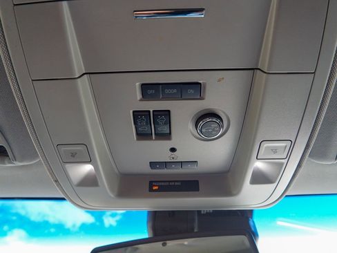Used 2019 Chevrolet Suburban Premier AWD/4WD image 34