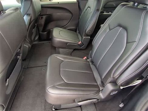 New 2026 Chrysler Pacifica Select image 20