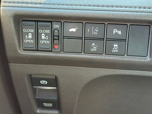 Used 2018 Honda Odyssey Elite image 14