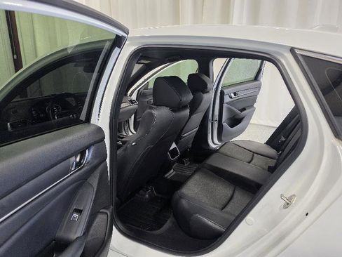 Used 2018 Honda Accord Sport image 15