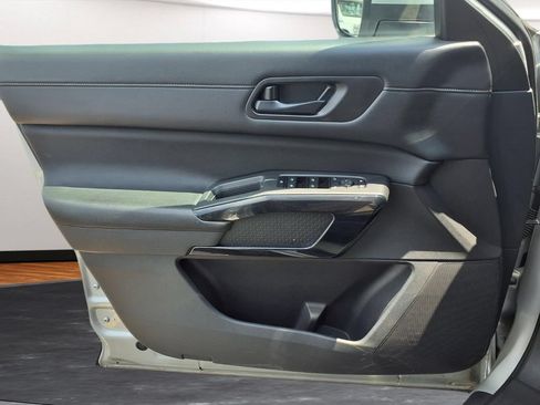 Used 2024 Nissan Pathfinder SV FWD image 16