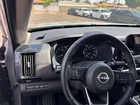 Used 2025 Nissan Pathfinder SV FWD image 35