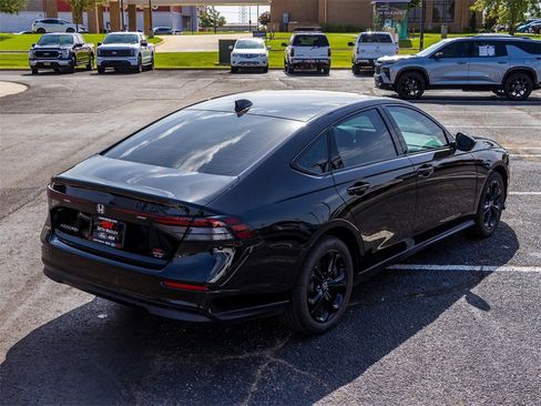 Used 2025 Honda Accord SE image 10