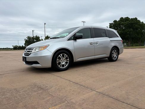 Used 2011 Honda Odyssey EX-L image 2