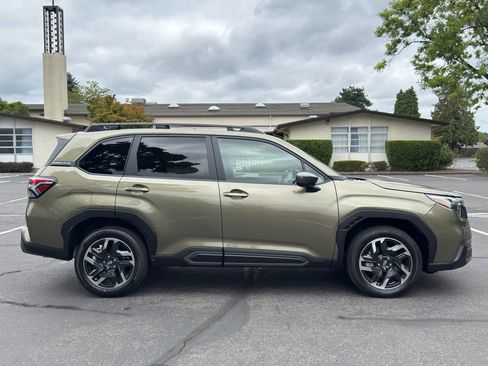 Used 2025 Subaru Forester Limited image 7