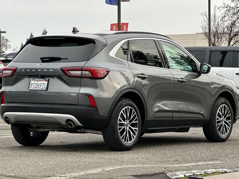 Certified 2025 Ford Escape SE w/ PHEV Premium Package image 2