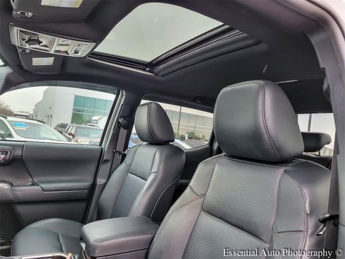 Used 2023 Toyota Tacoma TRD Off-Road w/ TRD Premium Off Road Package image 10