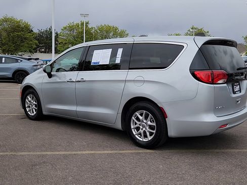 Used 2022 Chrysler Voyager LX FWD image 21
