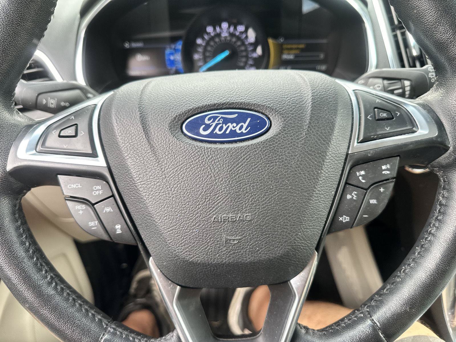 Used 2020 Ford Edge Titanium FWD image 22