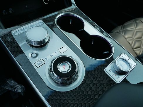 New 2025 Genesis GV80 3.5T e-SC image 9