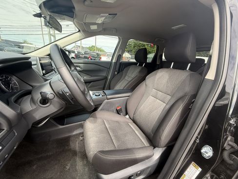 Used 2025 Nissan Rogue SV AWD/4WD image 9