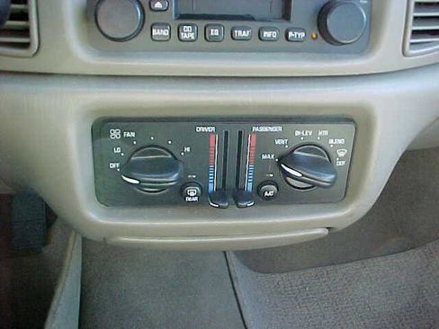 Used 2004 Buick Century Custom image 26