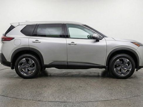 Used 2025 Nissan Rogue SV AWD/4WD image 11