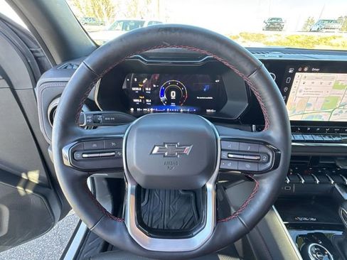 Used 2025 Chevrolet Colorado Z71 w/ Technology Package image 11