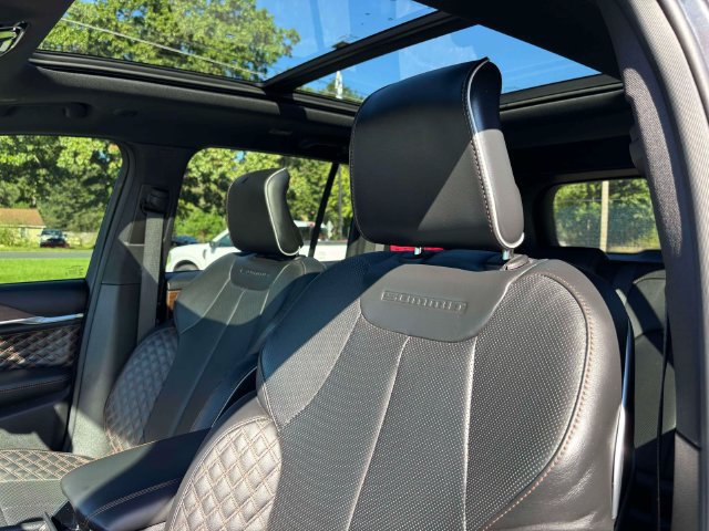 Used 2024 Jeep Grand Cherokee Summit AWD/4WD image 9