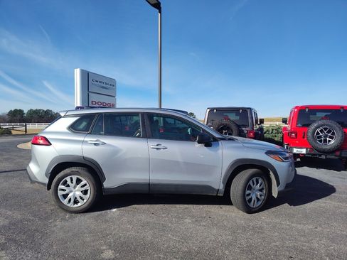 Used 2022 Toyota Corolla Cross L image 8