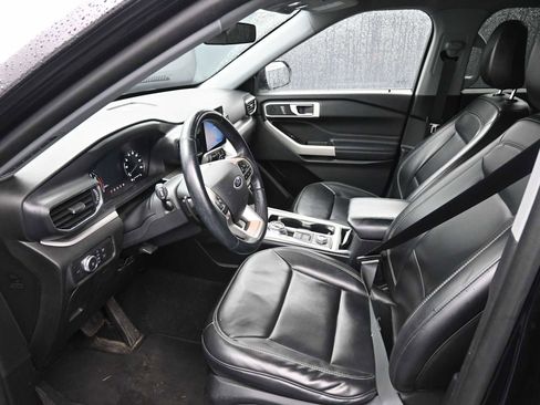 Used 2021 Ford Explorer XLT w/ Equipment Group 202A image 25