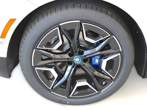 Used 2025 BMW iX M60 image 9