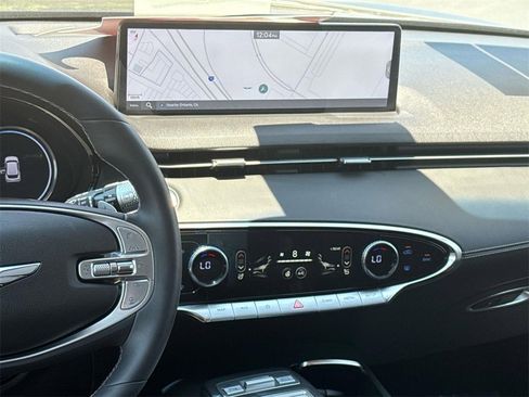 Used 2025 Genesis GV70 2.5T Select w/ Select Package image 8