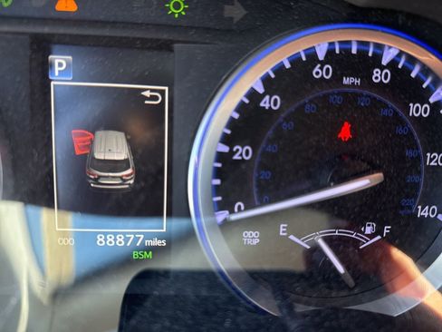 Used 2018 Toyota Highlander XLE image 23