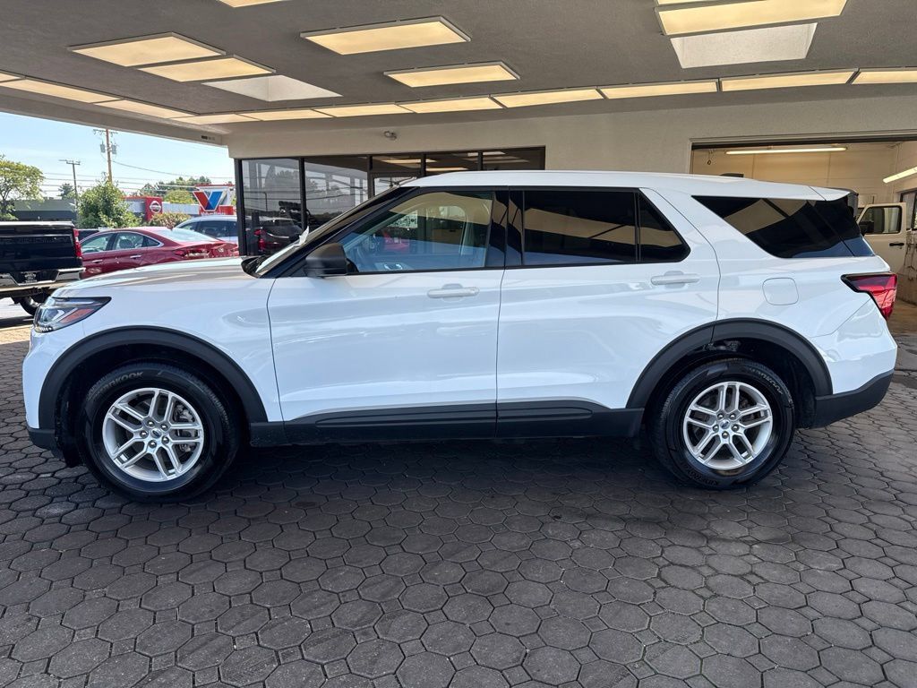 Used 2026 Ford Explorer Active AWD/4WD image 9