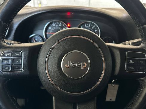 Used 2017 Jeep Wrangler Unlimited Sahara w/ Connectivity Group AWD/4WD image 24