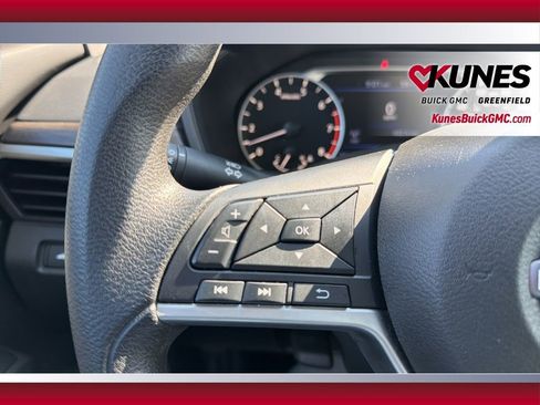 Used 2024 Nissan Altima 2.5 SV image 17