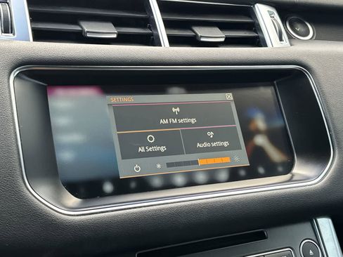 Used 2017 Land Rover Range Rover Sport SE image 20