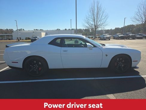 Used 2017 Dodge Challenger SRT Hellcat image 12