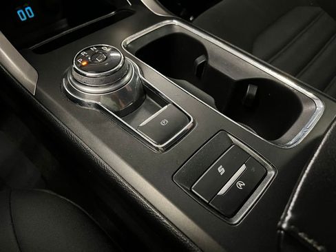 Used 2020 Ford Fusion SE FWD image 11