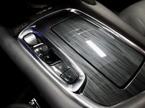 Used 2024 Buick Enclave Premium image 34