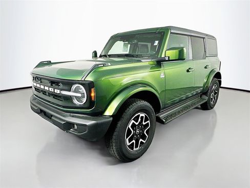 New 2025 Ford Bronco Outer Banks image 3