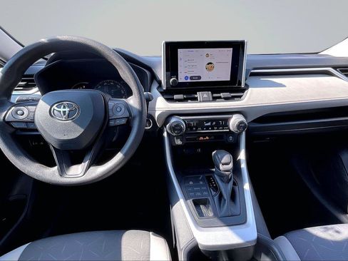 Used 2025 Toyota RAV4 XLE AWD/4WD image 38